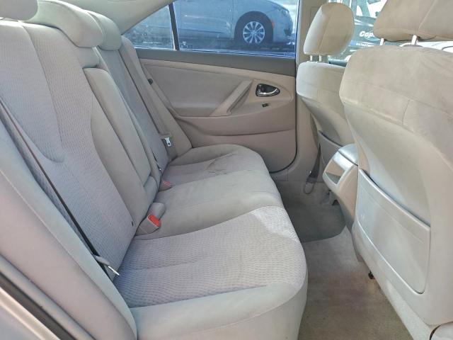 Toyota Camry Base Image 8