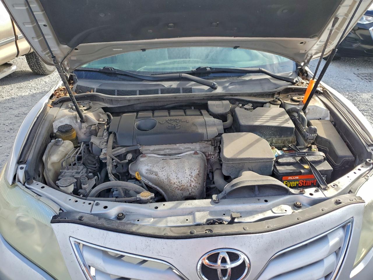 Toyota Camry Base Image 6