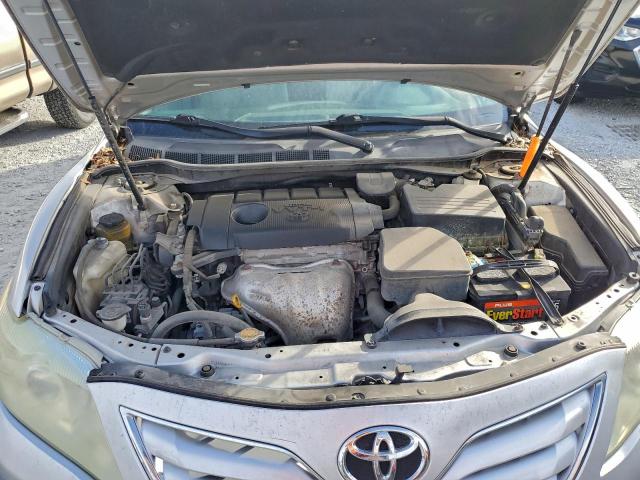 Toyota Camry Base Image 6