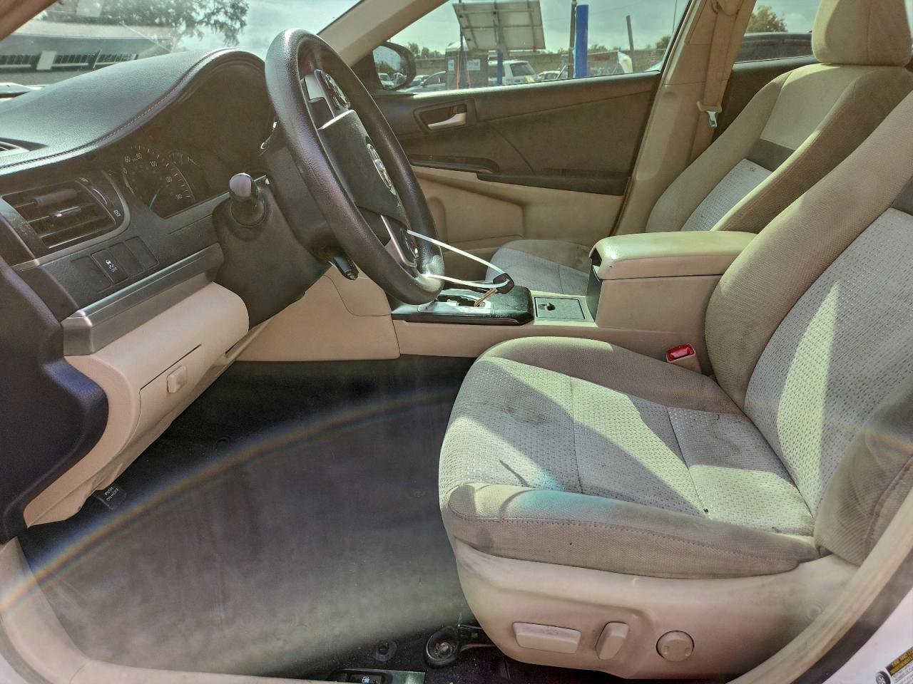 Toyota Camry Base Image 9