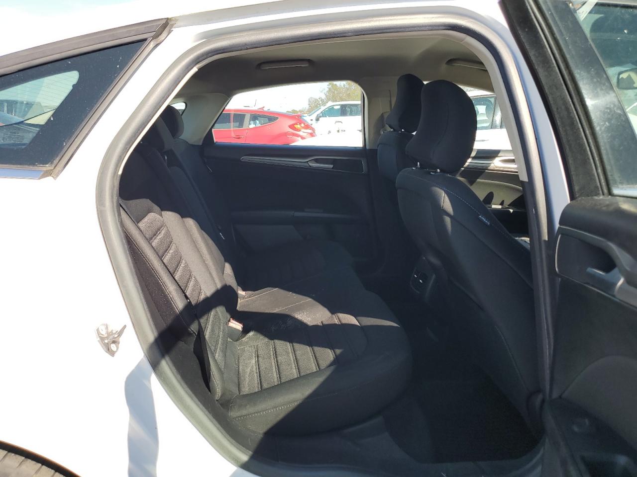 Ford Fusion Se Image 9