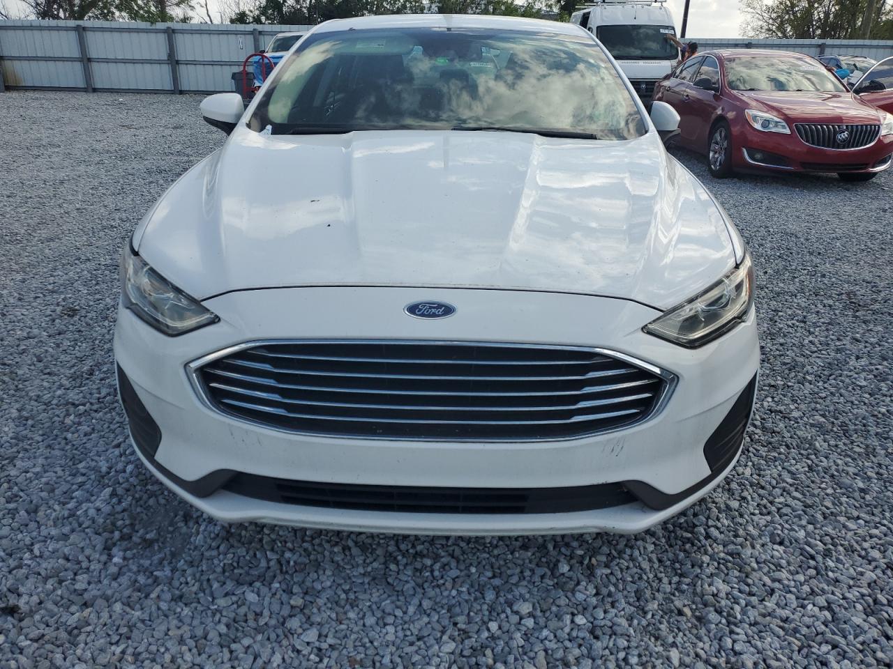 Ford Fusion Se Image 2