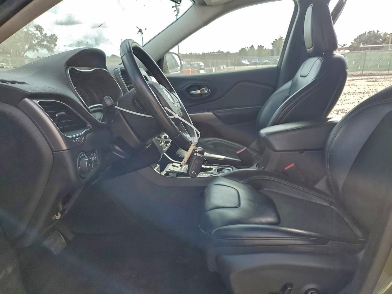 Jeep Grand Cherokee Latitude Plus Image 4