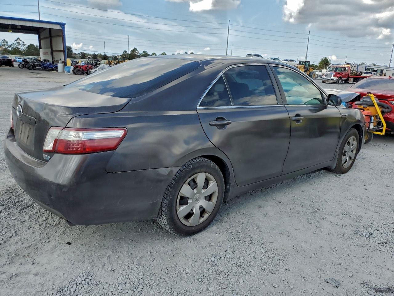 Toyota Camry Hybrid Image 2