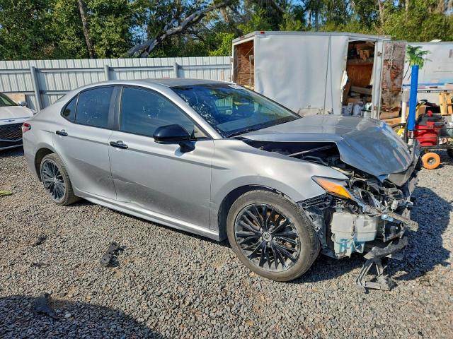 Toyota Camry Se Image 10