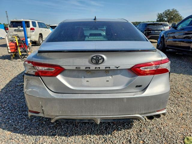 Toyota Camry Se Image 4