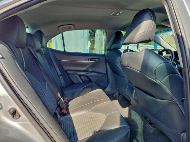 Toyota Camry Se Image 5