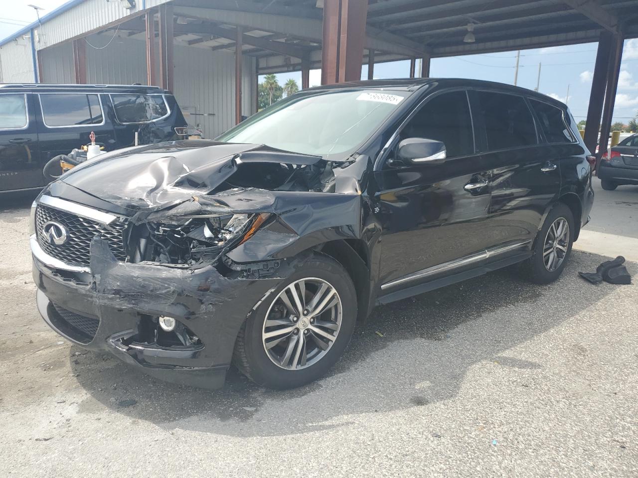 INFINITI Qx Luxe Image 1