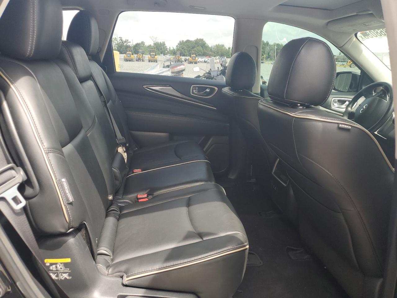 INFINITI Qx Luxe Image 3