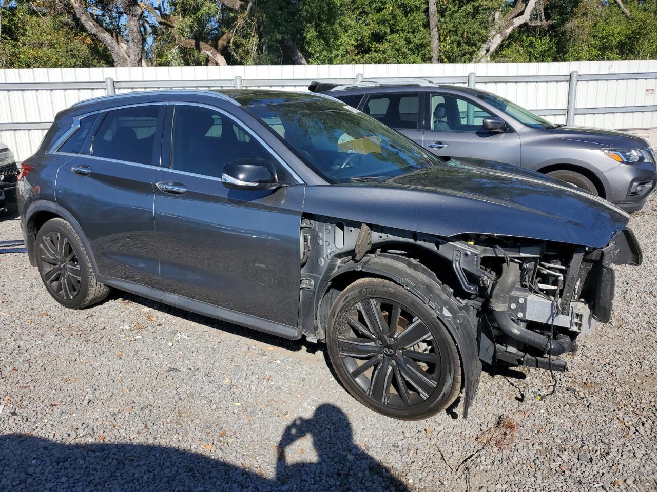 INFINITI Qx Luxe Image 2