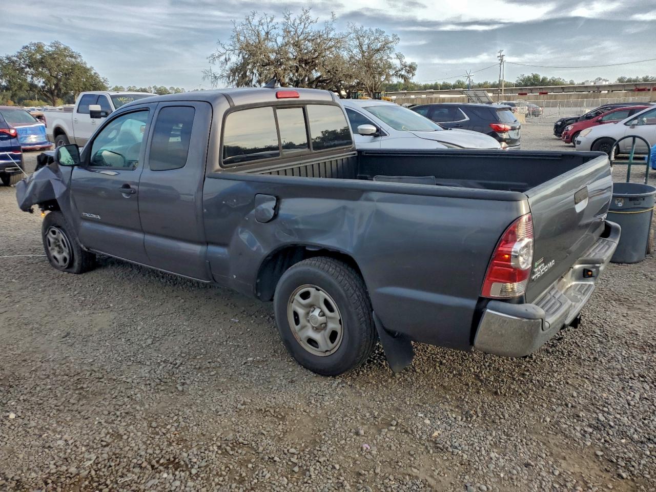 Toyota Tacoma Access Cab Image 2