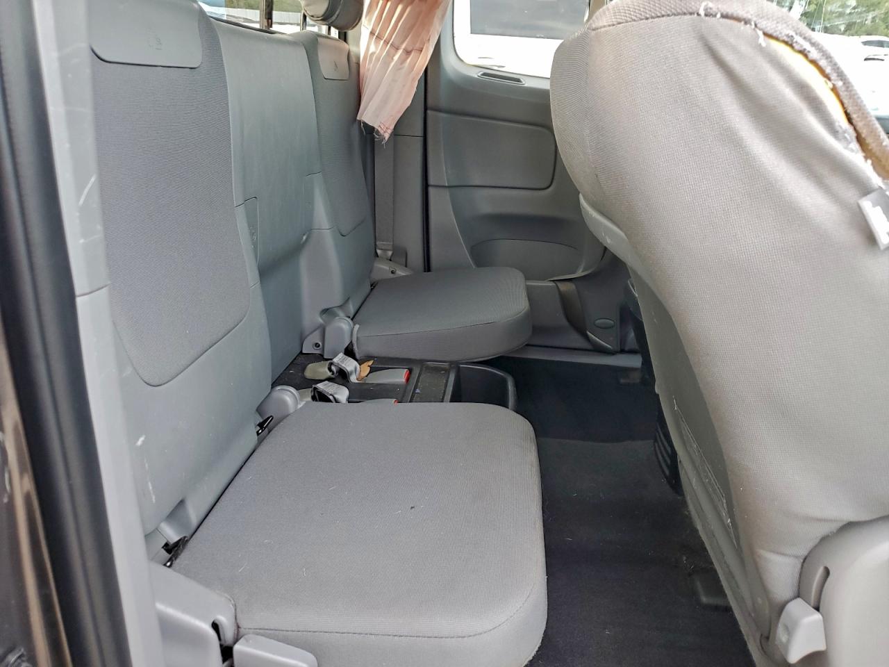 Toyota Tacoma Access Cab Image 10