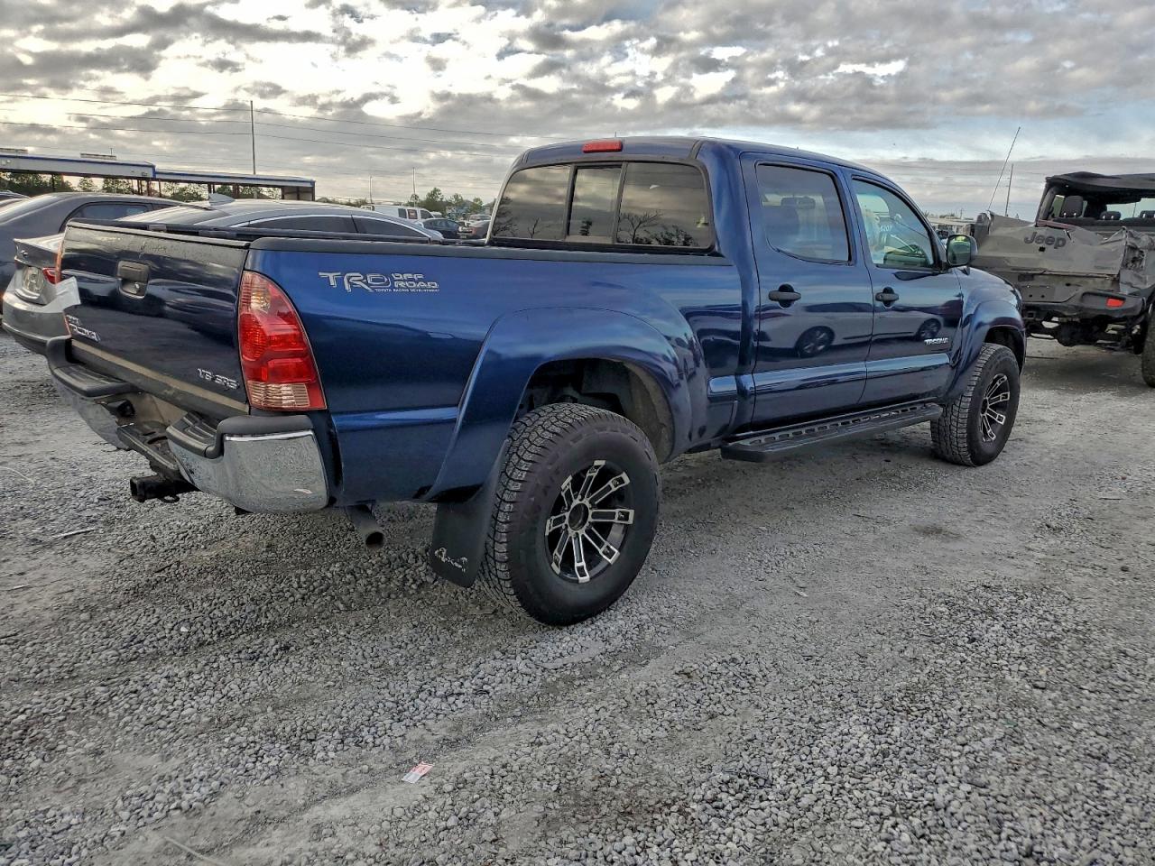 Toyota Tacoma Double Cab Long Bed Image 12
