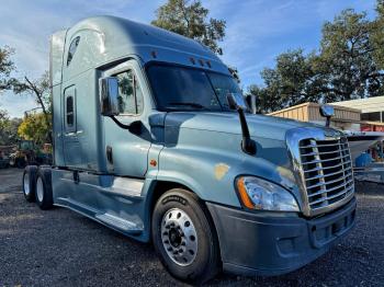  Salvage Freightliner Cascadia 1
