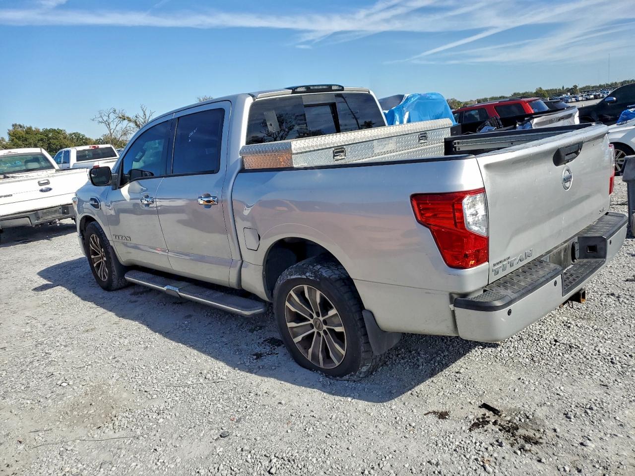 Nissan Titan Sv Image 6