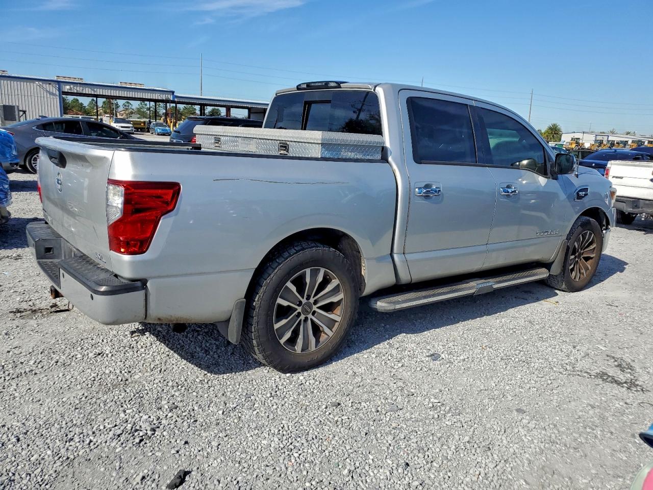 Nissan Titan Sv Image 8