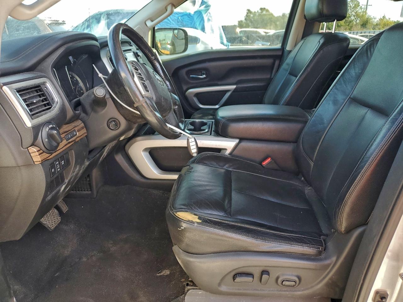 Nissan Titan Sv Image 3