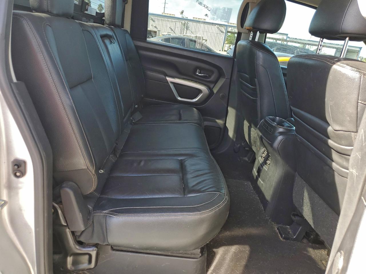 Nissan Titan Sv Image 7