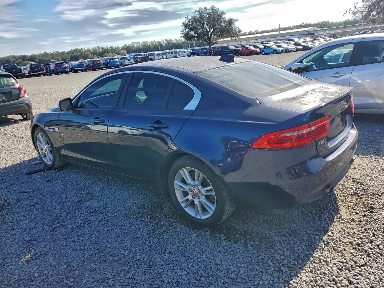 Jaguar XE Premium Image 9