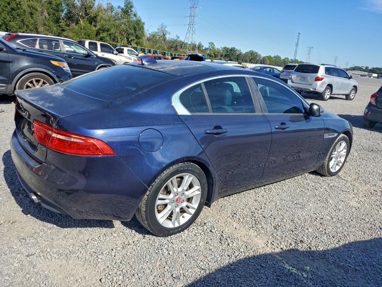 Jaguar XE Premium Image 7