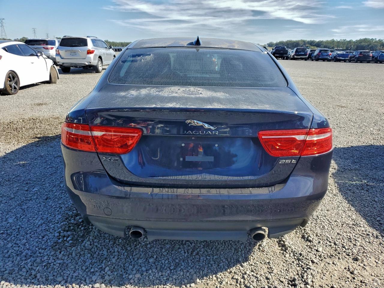 Jaguar XE Premium Image 8