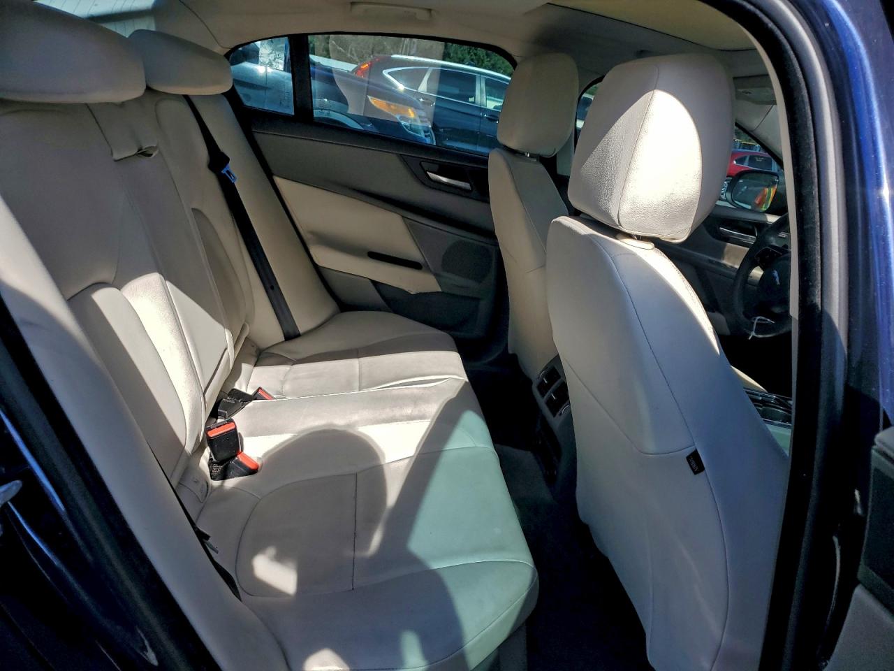 Jaguar XE Premium Image 10