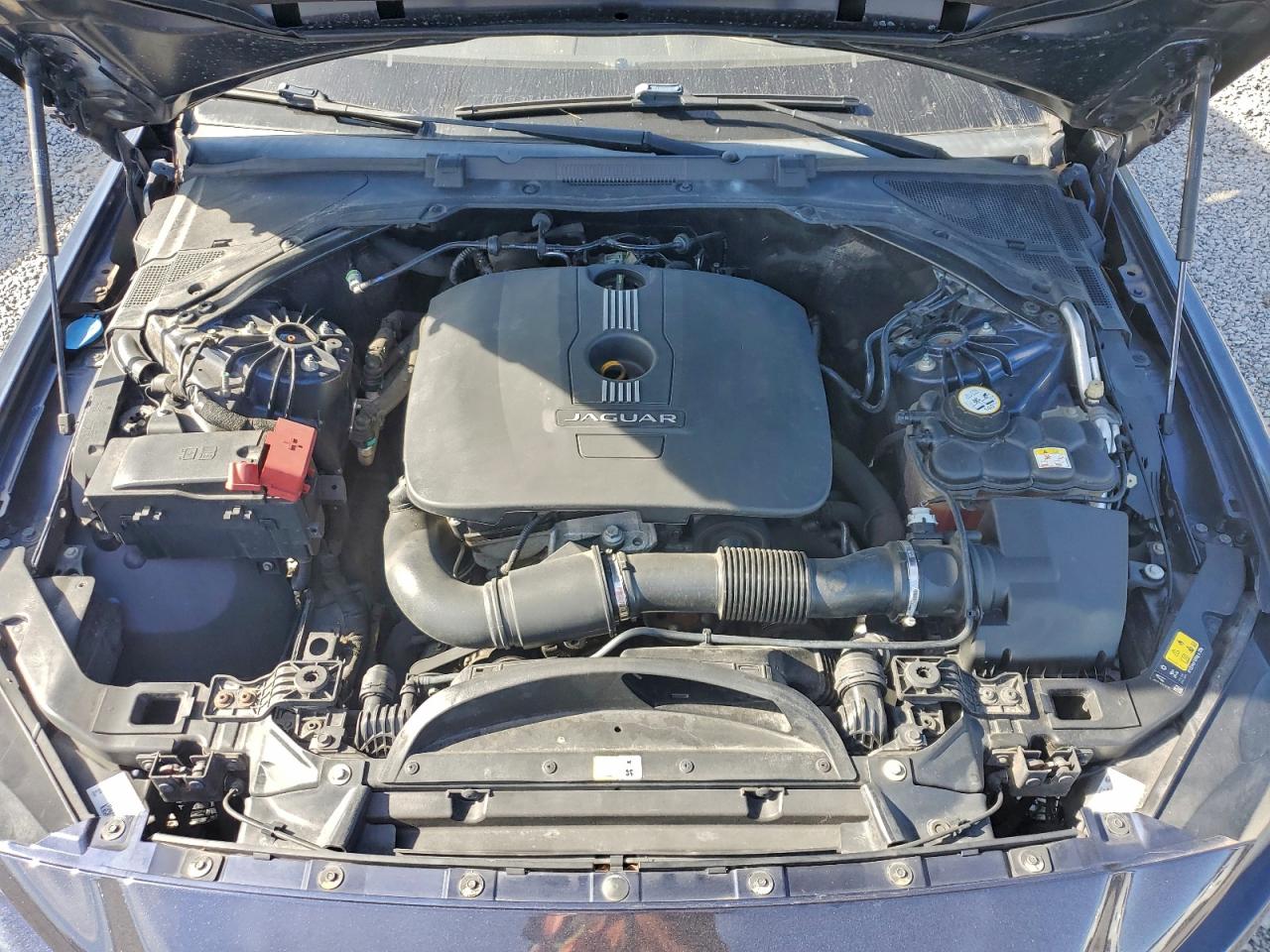 Jaguar XE Premium Image 2