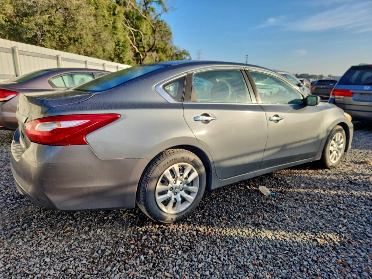 Nissan Altima 2.5 Image 3