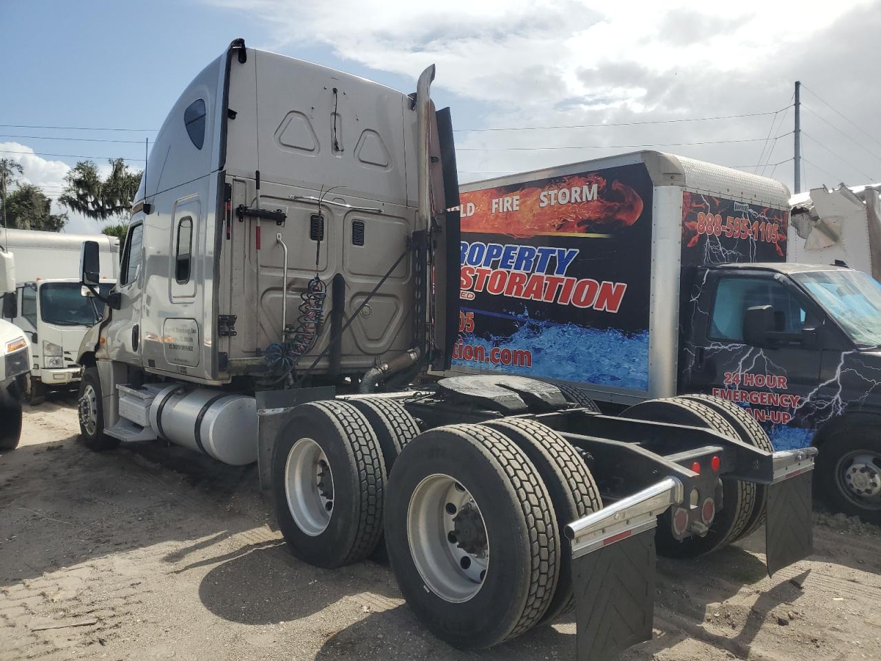 Freightliner Cascadia 1 Image 9