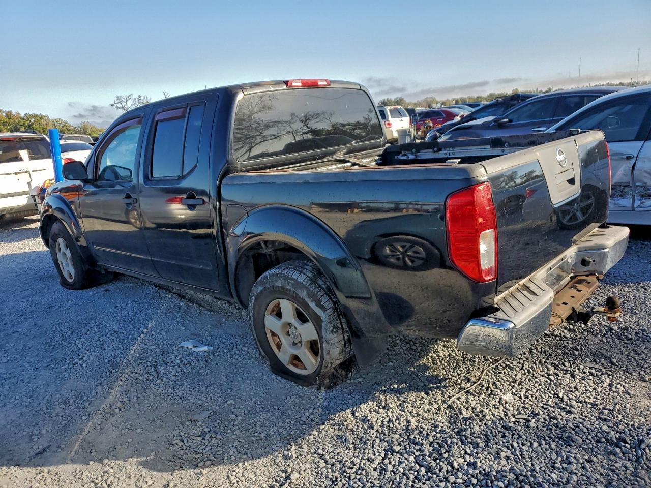 Nissan Frontier Crew Cab Le Image 9