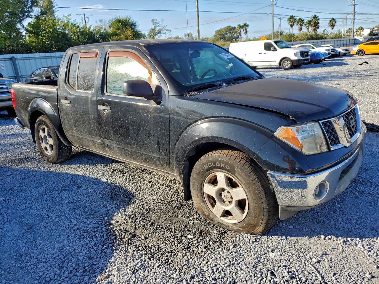 Nissan Frontier Crew Cab Le Image 8