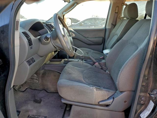 Nissan Frontier Crew Cab Le Image 10