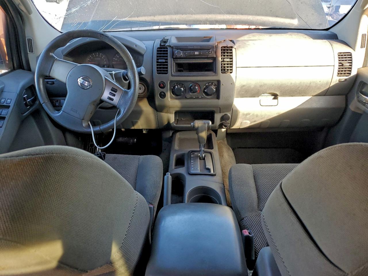 Nissan Frontier Crew Cab Le Image 6