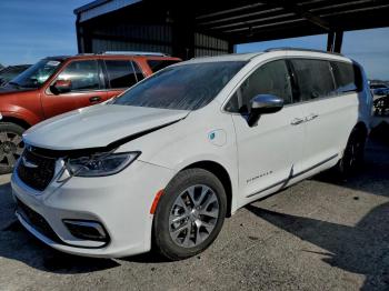  Salvage Chrysler Pacifica