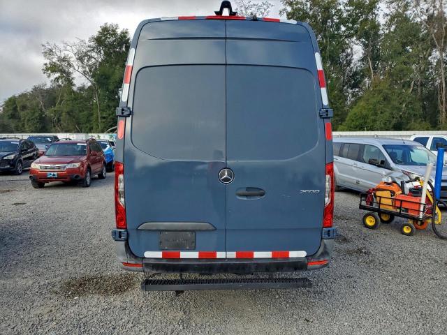Mercedes-Benz Sprinter 2500/3500 Image 8