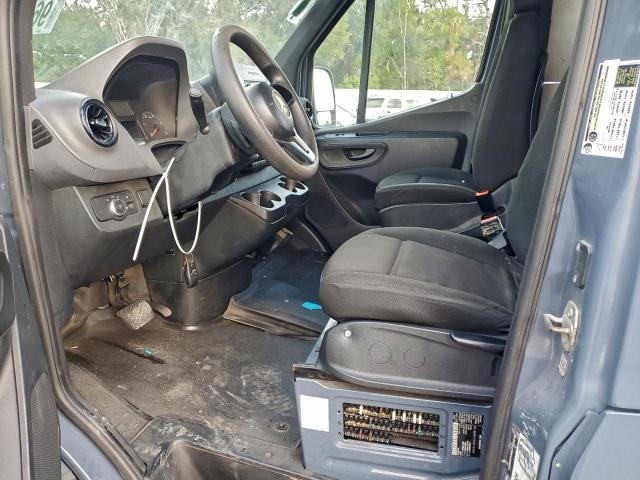 Mercedes-Benz Sprinter 2500/3500 Image 9