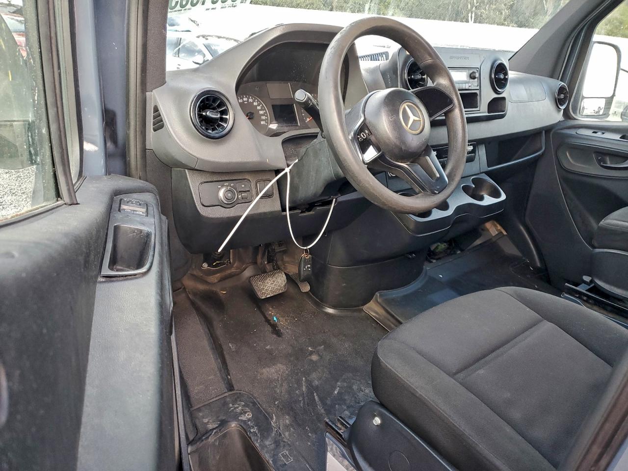 Mercedes-Benz Sprinter 2500/3500 Image 11