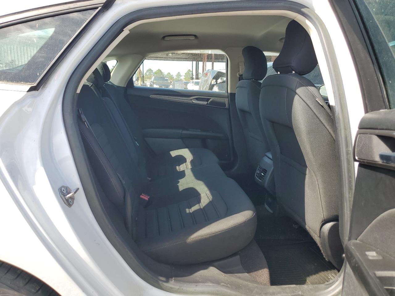 Ford Fusion Se Image 2