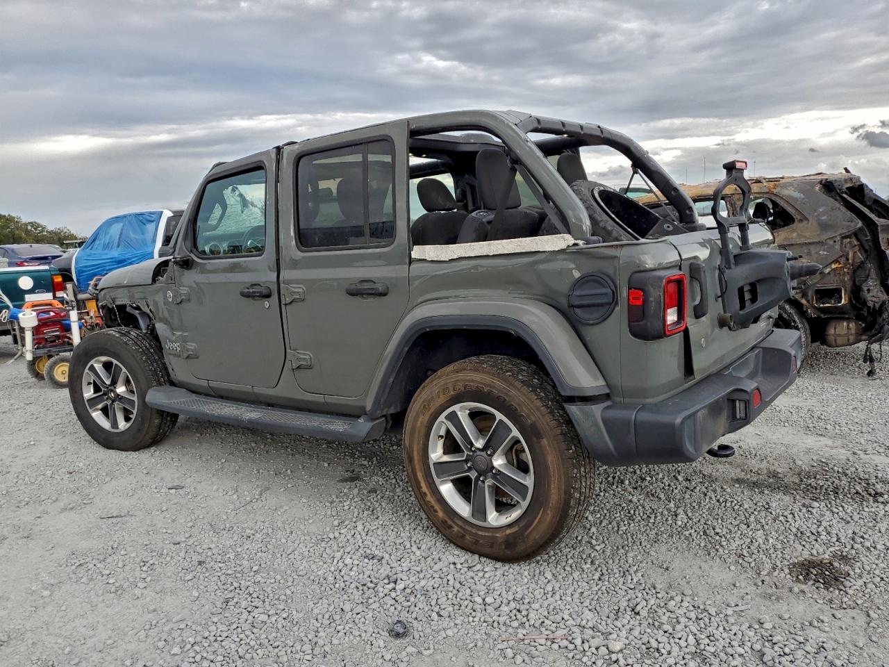 Jeep Wrangler Sahara Image 8