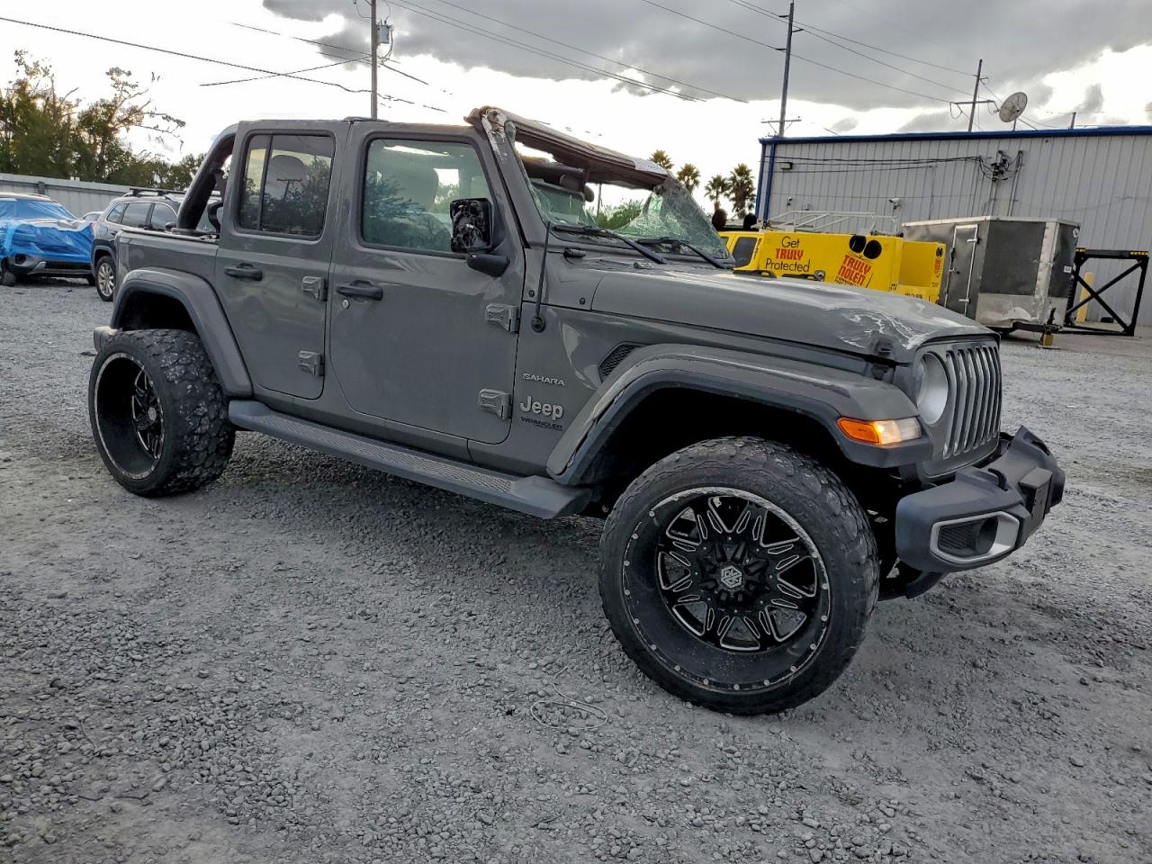 Jeep Wrangler Sahara Image 3