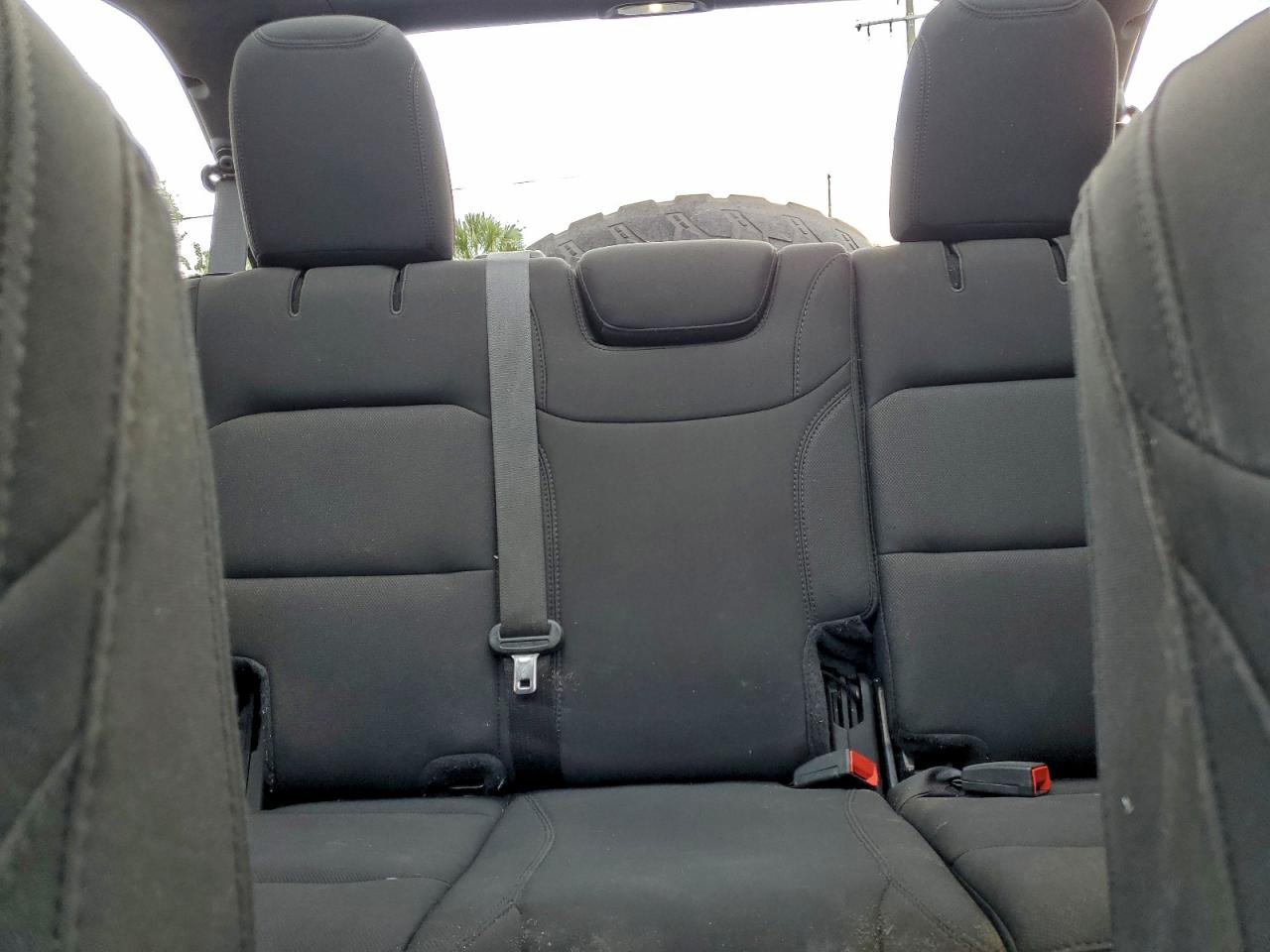 Jeep Wrangler Sahara Image 7