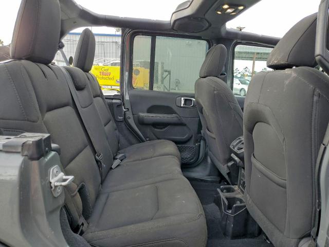 Jeep Wrangler Sahara Image 11