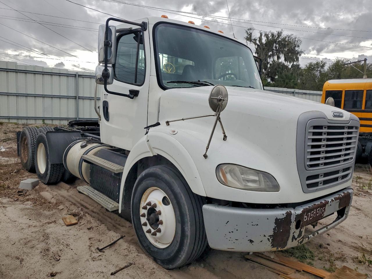 Freightliner M2 112 Medium Duty Image 1