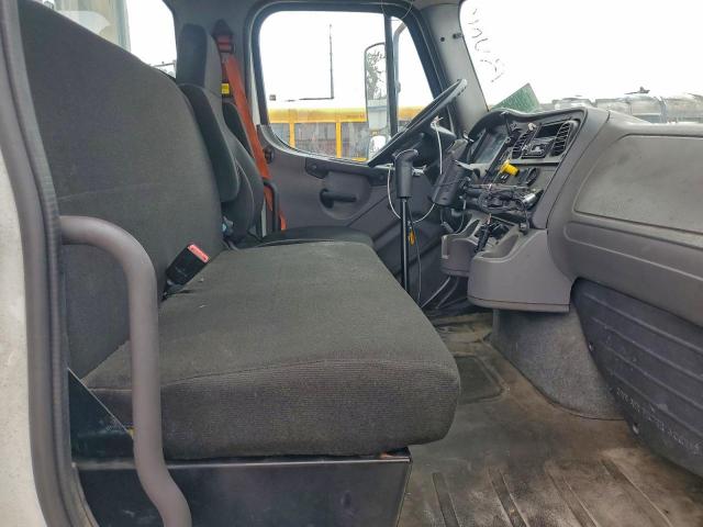 Freightliner M2 112 Medium Duty Image 4