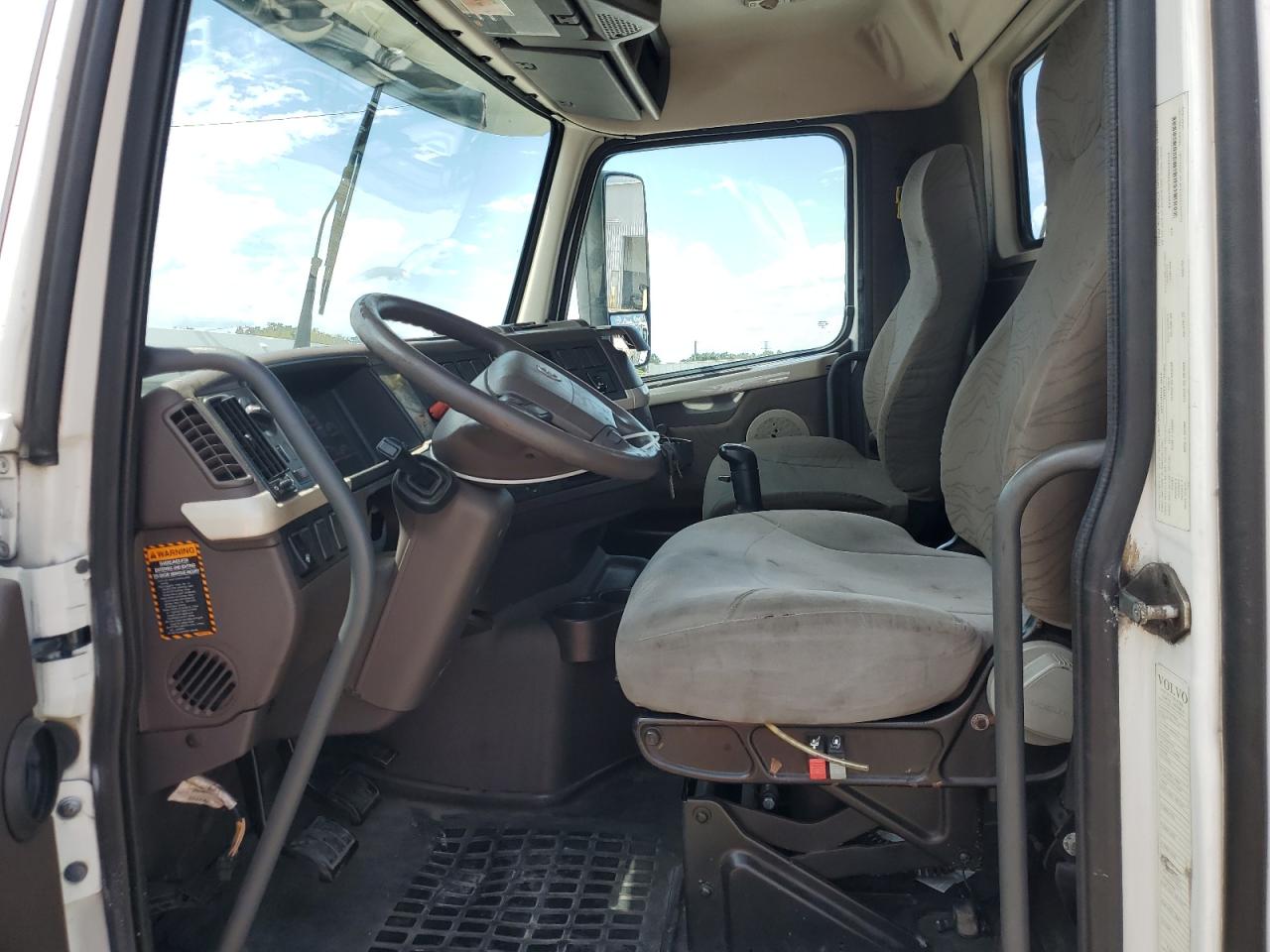 Volvo Vn Vnm Image 2