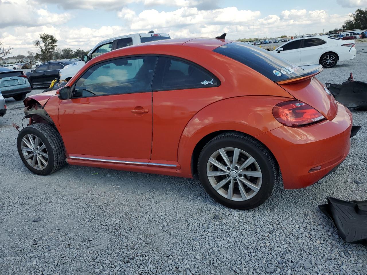 Volkswagen Beetle S Image 12