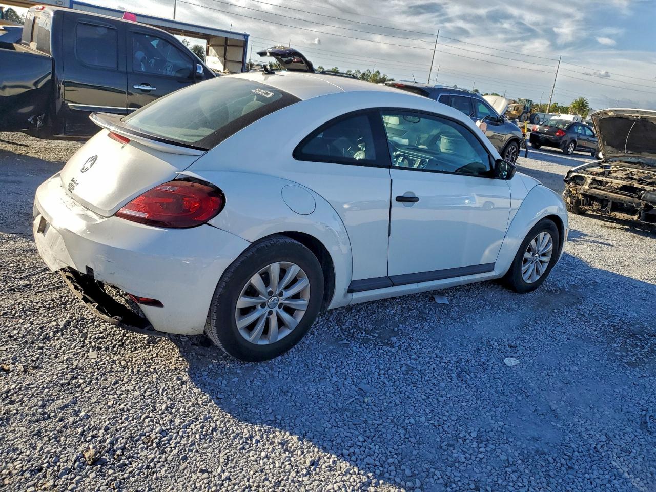 Volkswagen Beetle S Image 3