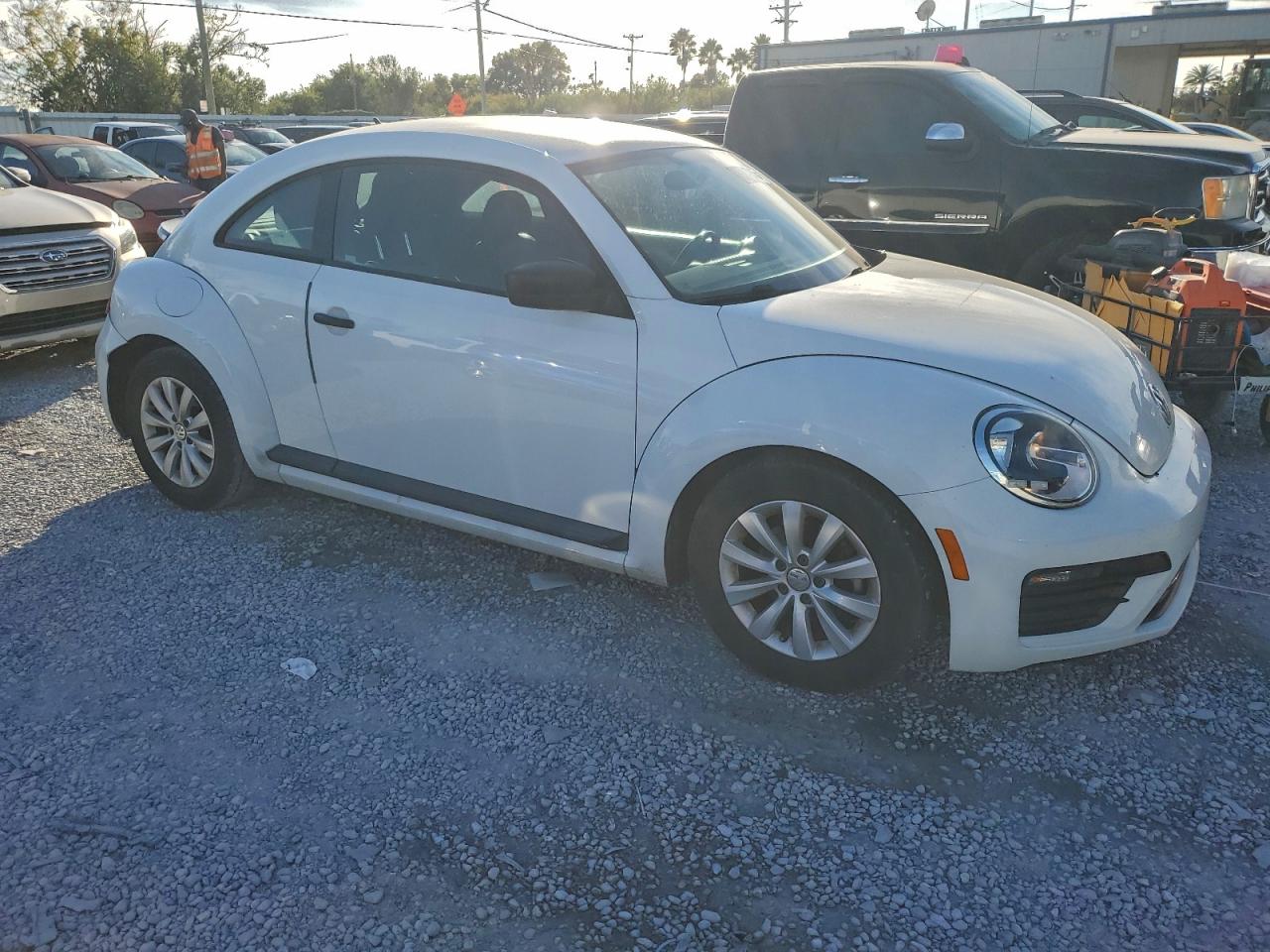 Volkswagen Beetle S Image 11