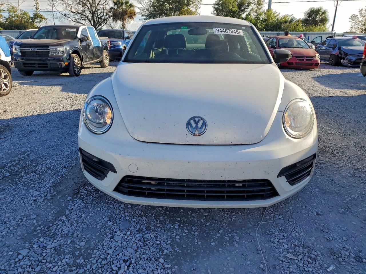 Volkswagen Beetle S Image 2