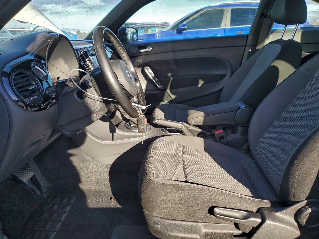 Volkswagen Beetle S Image 10